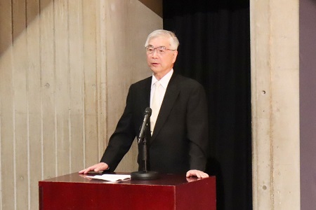 油井雄二学園長によるお祝いのことば