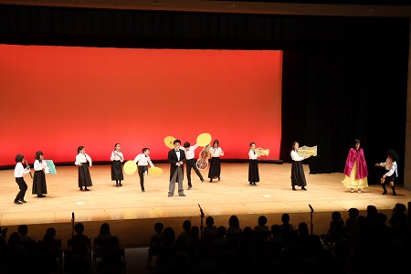 オーケストラもパーティーに向けて練習しています