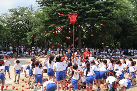 1・2年生の玉入れ