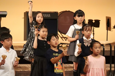 ハンドベル・歌　4年柳組
