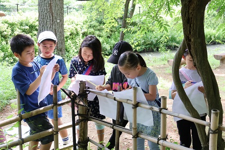 校内や学園内を周りながら、クイズを解いていきました。