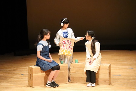 人工知能ロボットが開発されたアオの国では、なんでもロボットに頼る生活