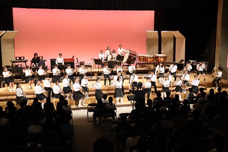 発表のトップバッターはブラスバンド部