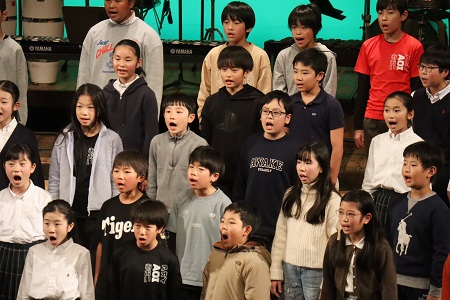 合唱　5年桜組・白樺組・葵組