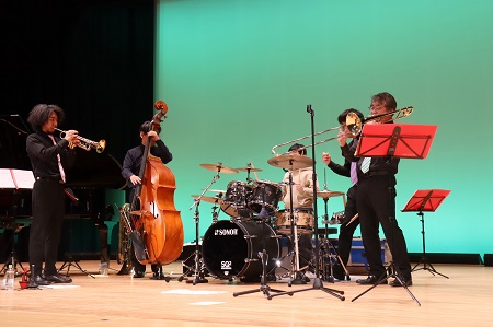 JOY SWING COMPANYの皆さんと一緒に演奏も