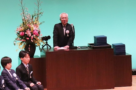 戸部学園長によるお祝いのことば