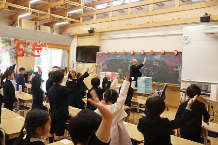 名前を呼ばれたら「はい！」と返事の練習