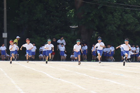 合同体育初参加の1年生による徒競走