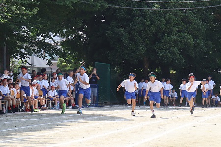 続いて5年生の徒競走