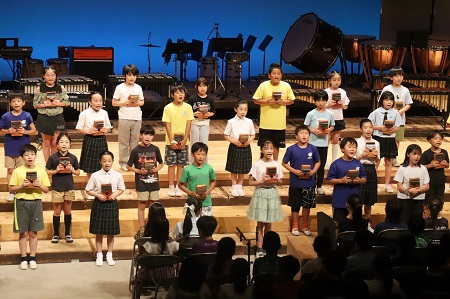 歌とカリンバ　4年櫟組