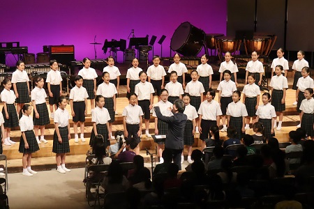 前半最後のプログラムは合唱部による合唱