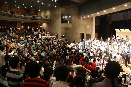 全校合唱「365日の紙飛行機」