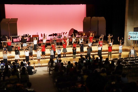 歌とハンドベル　4年桧組