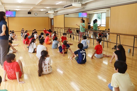 劇の会での発表を目前に控えたクラスは準備や練習を行いました