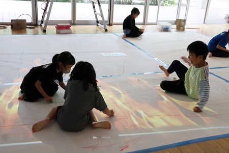 1年橙組は、つながるーむで彫塑