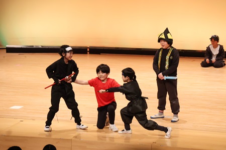 魔法使いや、応援団、ついには徳川家康まで登場し手伝ってもらいますが、上手くいきません。