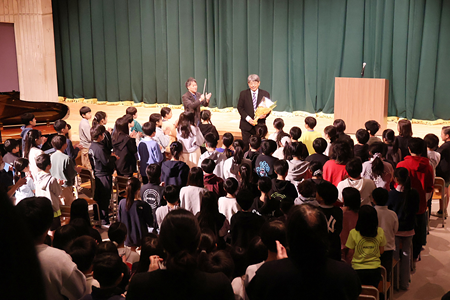 全員の合唱で見送られながら会場をあとにしました