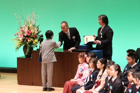 高橋校長とがっちり握手をしてお別れしました