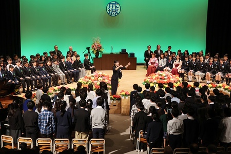 在校生によるお祝いの歌