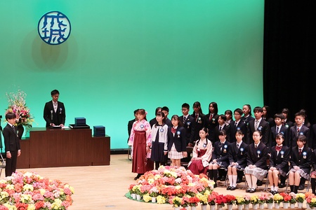 担任による卒業生の紹介