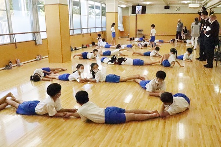 舞踊「創作活動～人文字をつくろう～」