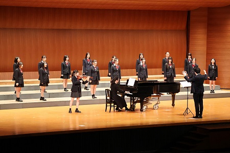 中学校合唱部による合唱