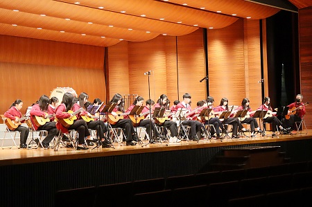 中・高ギター部によるギター演奏