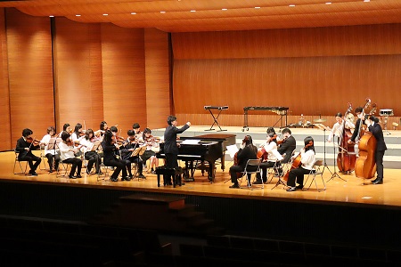 高等学校クライネス・コンツェルトによる弦楽合奏