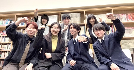 決勝大会で優秀賞を受賞　上段中央：都築則幸高校教諭、上段右端：森由美特任教授