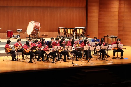 中・高ギターアンサンブルによるギター演奏