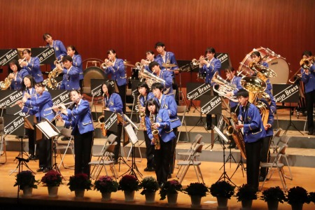 スタンドプレーも披露し、お客さまを楽しませていました