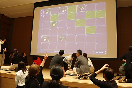 リズム、深さが正しくできているかモニターで確認しながら行いました