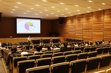 「中高生の生活には余白が必要」と語る松本先生