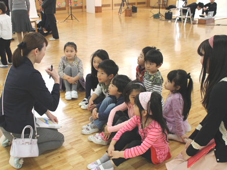 まずは編集者さんから説明を受けます。