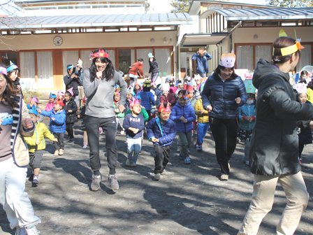 さあ、次は鬼になった先生たちを「待て～～～」