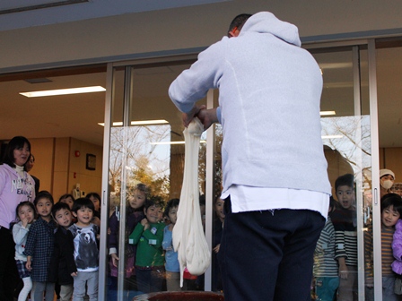 わぁ、お餅ってこんなに伸びるんだ～～
