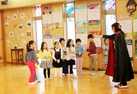 年長組 ４つのオリジナル劇 大道具、小道具もみんなで作りました