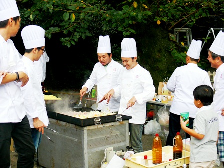 はりきって焼きそば作り！