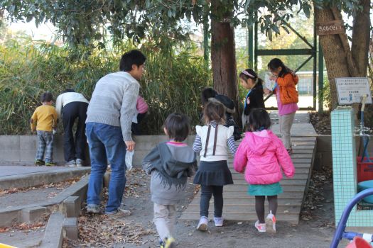 おにいさんたちと一緒に捜索開始！