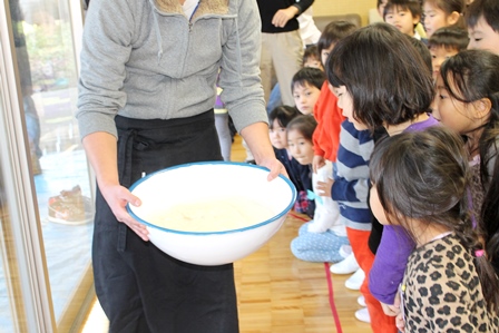 お餅ができる様子も学びました