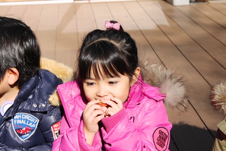 「おいし～い！！あま～い！！」みんな一瞬で笑顔に。 