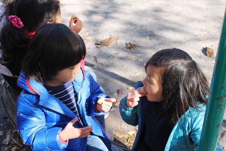 「おいし～い！！あま～い！！」みんな一瞬で笑顔に。 