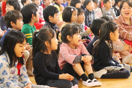 こどもたちが大好きな「アナと雪の女王」の主題歌「Let It Go」も演奏され、大熱唱！ホールに元気の良い歌声が響きました。