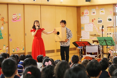 「それ積み木—！？」なんて声も上がりましたが、「カホーン」という立派な楽器。珍しい楽器もたくさん見ることができました。