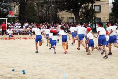 大きなグラウンドを走りました！—第24回秋の運動会—