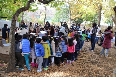 ギター体験にはたくさんの行列が