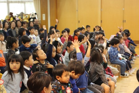 質問タイムでは、あちらこちらで挙手