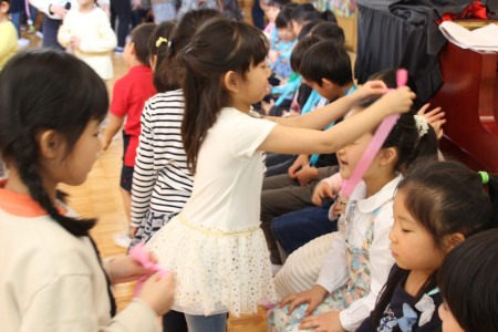 年中さんから年長さんへ感謝の気持ちを込めてプレゼント