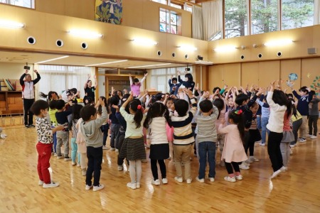 年少さんも一緒に「たけのこ体操」