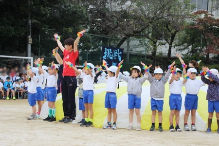 音がうまく流れないトラブルもありましたが、年中さん・年長さんはさすが、ポーズもばっちり！